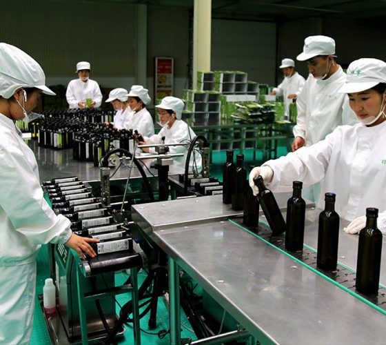 祥宇特級(jí)初榨橄欖油作為國(guó)產(chǎn)優(yōu)質(zhì)橄欖油，始終以質(zhì)量求生存、以品牌謀發(fā)展、以質(zhì)量創(chuàng)業(yè)績(jī)、以品質(zhì)追卓越。在近20年的辛苦耕耘，在品質(zhì)方面的不斷改進(jìn)..