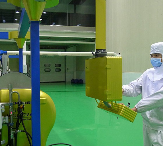 公司擁有三條原裝進(jìn)口冷榨橄欖油加工生產(chǎn)線(xiàn)，兩條德國(guó)福樂(lè)偉和一條意大利貝亞雷斯單一品種生產(chǎn)線(xiàn)，日加工鮮果能力達(dá)560噸，通過(guò)低溫純物理冷榨最大..